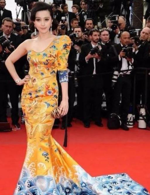 最新龙袍爆料视频大全,传承与创新交织的皇家风采  第3张 最新龙袍爆料视频大全,传承与创新交织的皇家风采  第3张