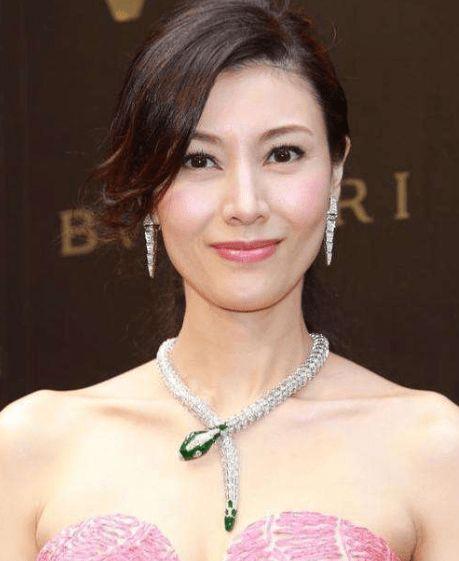 导演爆料李嘉欣视频大全,一场意外的娱乐圈风暴  第2张 导演爆料李嘉欣视频大全,一场意外的娱乐圈风暴  第2张